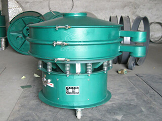 是在支撐座,可以自由移動(dòng),配合起來(lái),完美的處理一條生產(chǎn)線(xiàn),也可叫做移動(dòng)篩分輸送一體機(jī)。